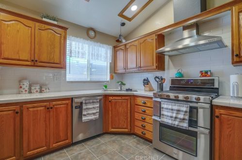 28101 Vista View Dr, Santa Clarita CA  91351-5710 exterior