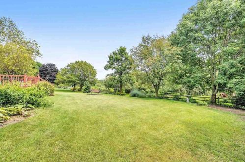 1310 Graceland Ter, Green Bay, WI 54313-7575