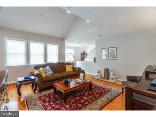 4 Comly Ct, Flourtown, PA 19031-1937