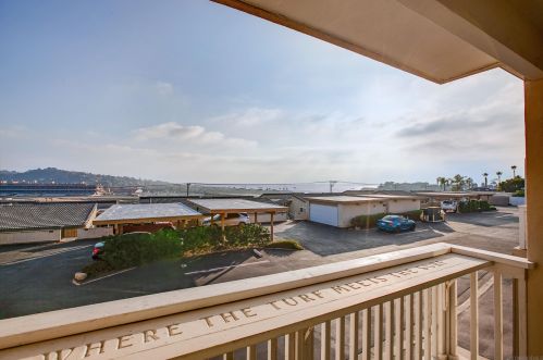 222 Turf View Dr, Solana Beach CA  92075-2317 exterior