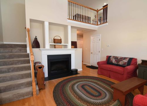 1 Locksley Ln, Raymond, NH 03077-1614