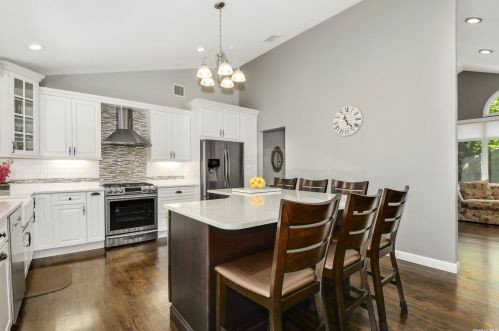 3 Lorijean Ln, Elwood NY  11731-4009 exterior