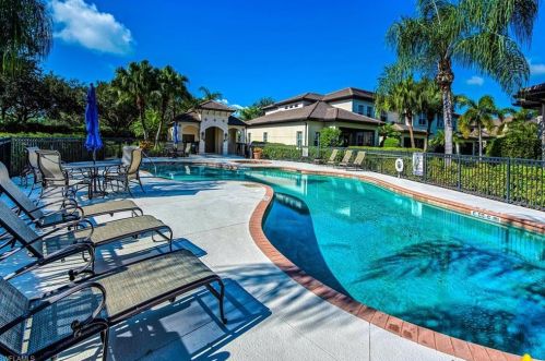 6105 Montelena Cir, Naples FL  34119-4835 exterior