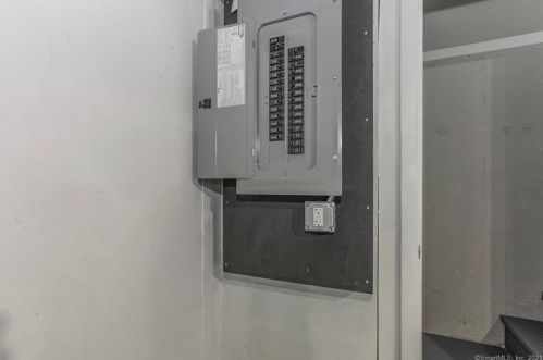 3 Marlin Dr, Waterford CT  06385-2605 exterior