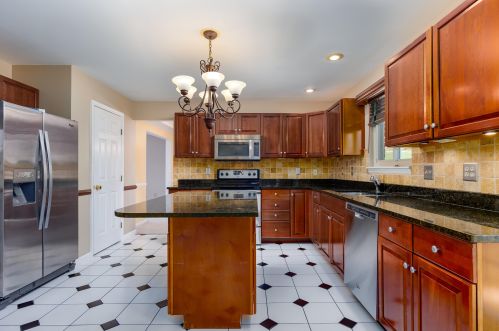 8526 Woodcreek Dr, Florence KY  41042-8237 exterior