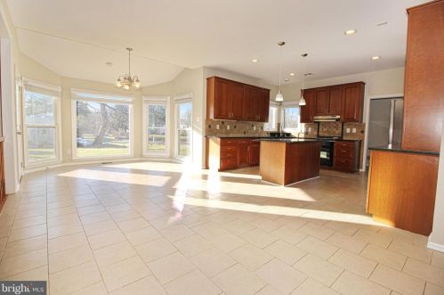 42 Bruce Dr, Southampton PA  18966-2125 exterior