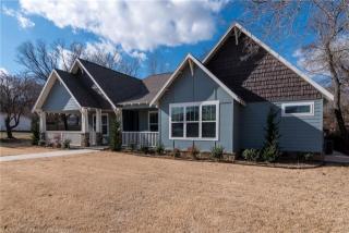 404 D St, Bentonville, AR 72712-5864
