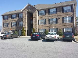 799 Castlewood Dr, Greensboro NC  27405-7952 exterior