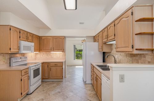 1200 Continental Ave, Melbourne FL  32940-6703 exterior