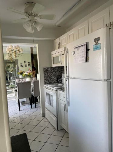 6 Golfs Edge, West Palm Beach, FL 33417-2356