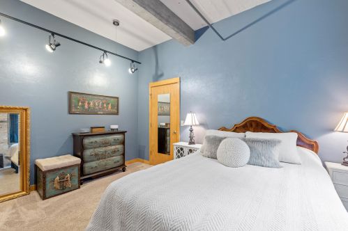 525 Chicago St, Milwaukee WI 53202-5821 exterior