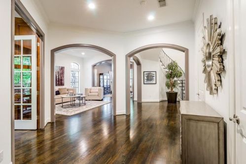 551 Wisteria St, Bellaire, TX 77401-5028