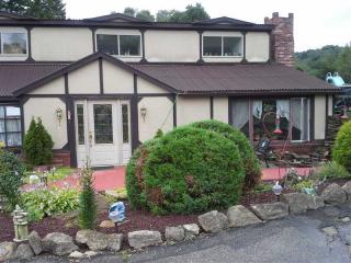 102 Cherry Ln, Saxonburg, PA 16056-9106