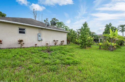 180 Thornton Ave, Lehigh Acres, FL 33974-7124