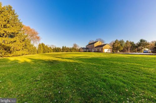 520 Lakeview Dr, Auburn NJ  08085-1248 exterior