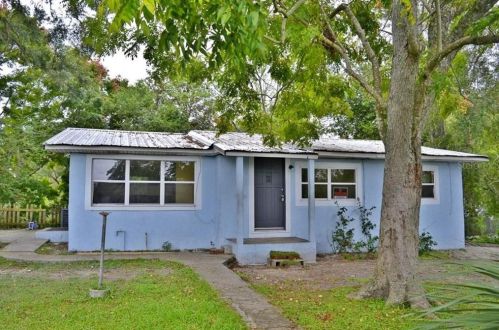 906 Florida Ave, Deland, FL 32720-2718