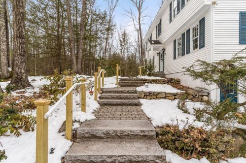 14 Blueberry Hill Rd, Amherst, NH 03031-2509