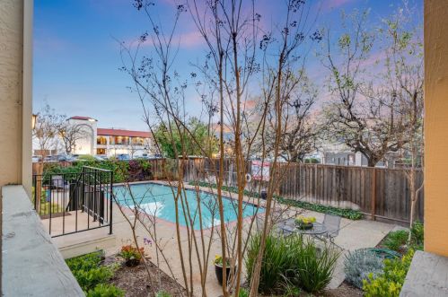 26 4th St, Los Altos, CA 94022-2798