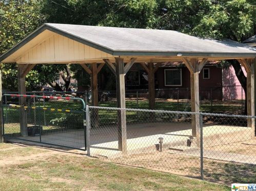 7575 Dixon Rd, Somerset, TX 78069-3536