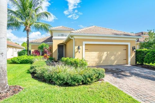 14487 Manchester Dr, Naples FL  34114-8630 exterior