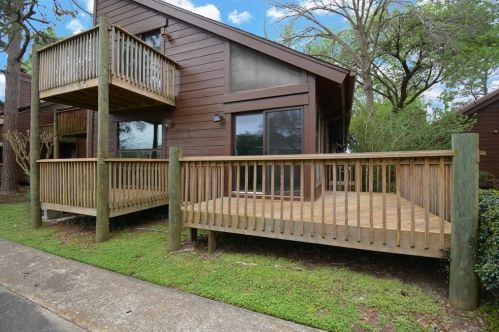 651 Davis Rd, League City, TX 77573-2848