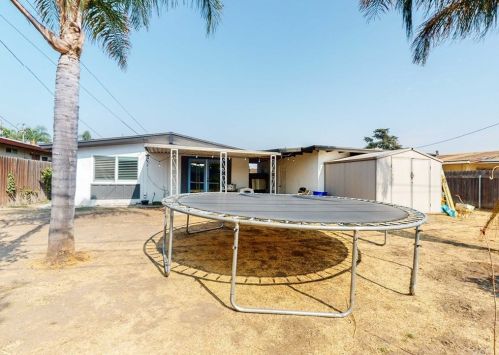 7076 Newbury Ave, San Bernardino CA  92404-6441 exterior