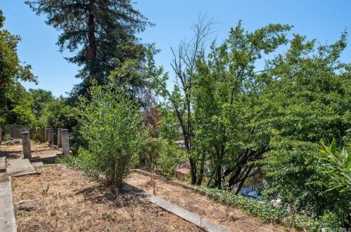 9411 Castlewood St, Oakland CA 94605-4415 exterior