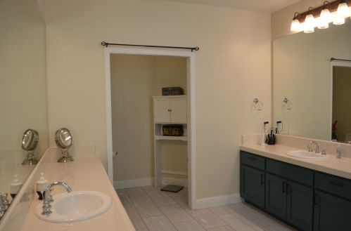 3128 Queens Gate Ln, Modesto CA  95355-8684 exterior