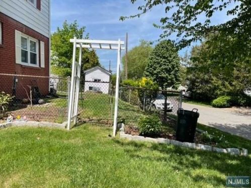 71 Jasper Ave, Teaneck NJ  07666-3816 exterior