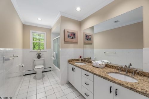 43 Mdw Blf Rd, Greystone Park NJ 07950-1951 exterior