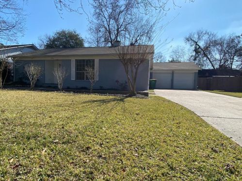136 Red Oak Ln, Conroe, TX 77304-2522