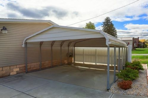 5110 College St, Finleyville, PA 15332-1160