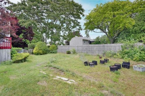 120 Oliphant Ln, Middletown RI  02842-4646 exterior