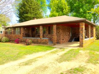 118 Sunset Blvd, Clinton, SC 29325-5268