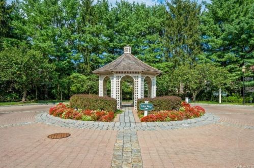 1601 Pondcrest Ln, White Plains, NY 10607-1355