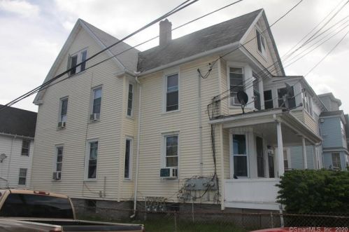 326 Center St, Bridgeport, CT 06604-3230