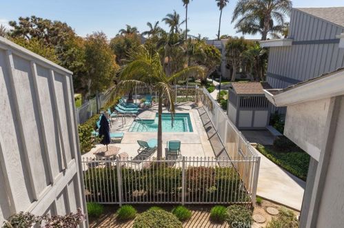 17132 Pacific Coast Hwy, Huntington Beach CA  92649-4127 exterior