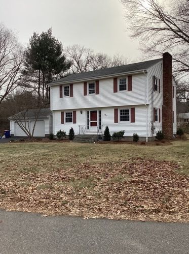 51 Tompson Dr, Seekonk, MA 02771-2803