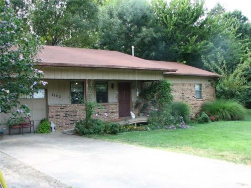 1102 Sara St, Bentonville, AR 72712-6462