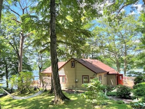 37 Jackson Rd, Mahopac, NY 10541-3118