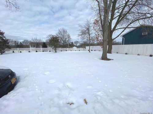 168 Washington Ave, Wheatley Heights NY  11798-2020 exterior