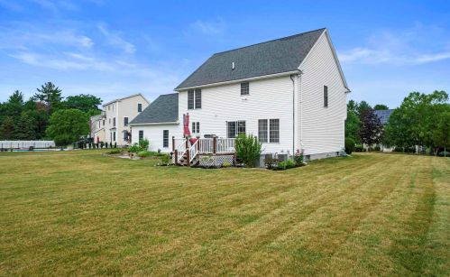 4 Ivans Ln, Dover NH  03820-9131 exterior