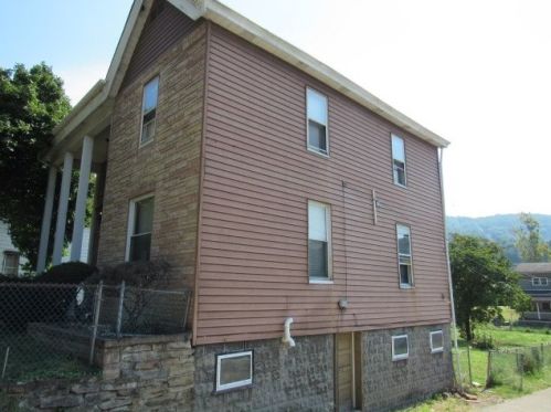 344 Main St, West Brownsville, PA 15417-2335