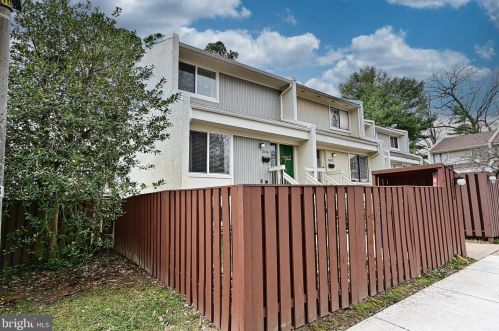 2414 Southgate Sq, Herndon VA  20191-1239 exterior