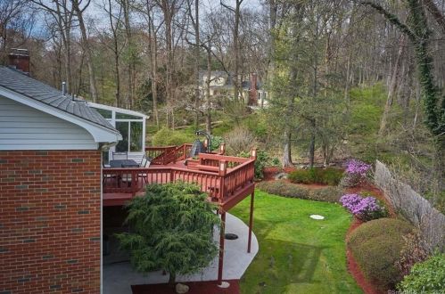 163 Barncroft Rd, Stamford CT 06902-1253 exterior