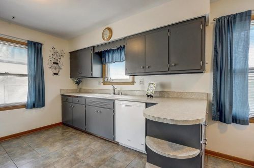 523 112, Milwaukee WI 53226-4132 exterior