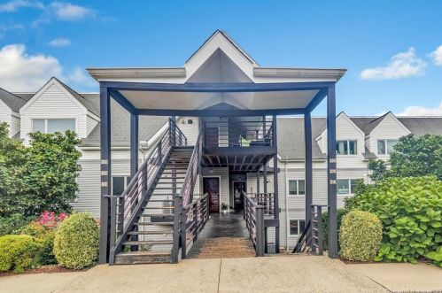 527 Popes Island Rd, Milford, CT 06461-1741