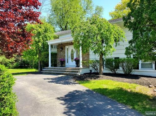 550 Franklin Ave, Franklin Lakes, NJ 07417-2512