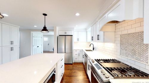 45 Kirkside Ave, Milford CT  06460-5919 exterior