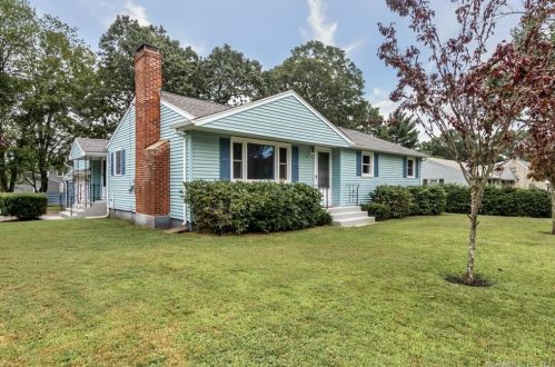 27 Washburn Dr, Plainville, CT 06062-1133